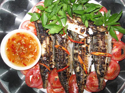 Cá ngừ nướng chui ăn với gì